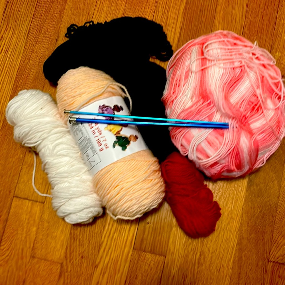 Crochet starter pack - includes yarn in white, pink, black, red, green, pink/whi